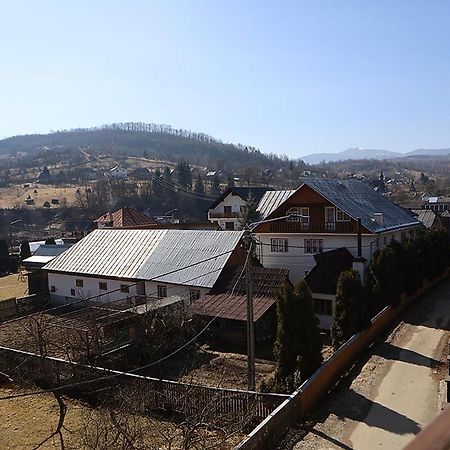 Отель Casa Carmen Пойениле-Изей Экстерьер фото